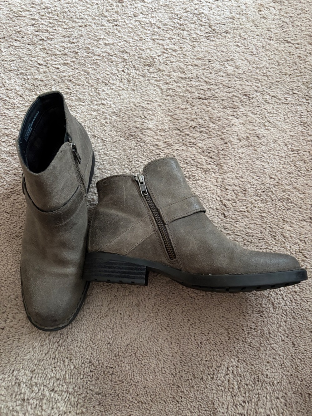 Born Suede Ankle Boots in charcoal size 8 like new